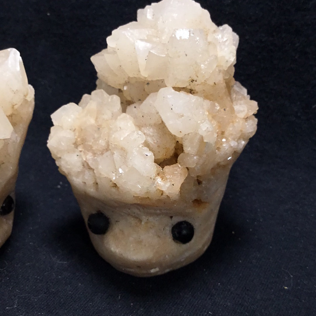 Calcite cluster hedgehog